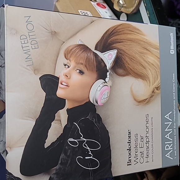 Brookstone Other - Ariana Grande headphones